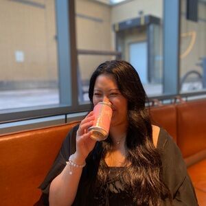 Meet your Posher, Adrienne